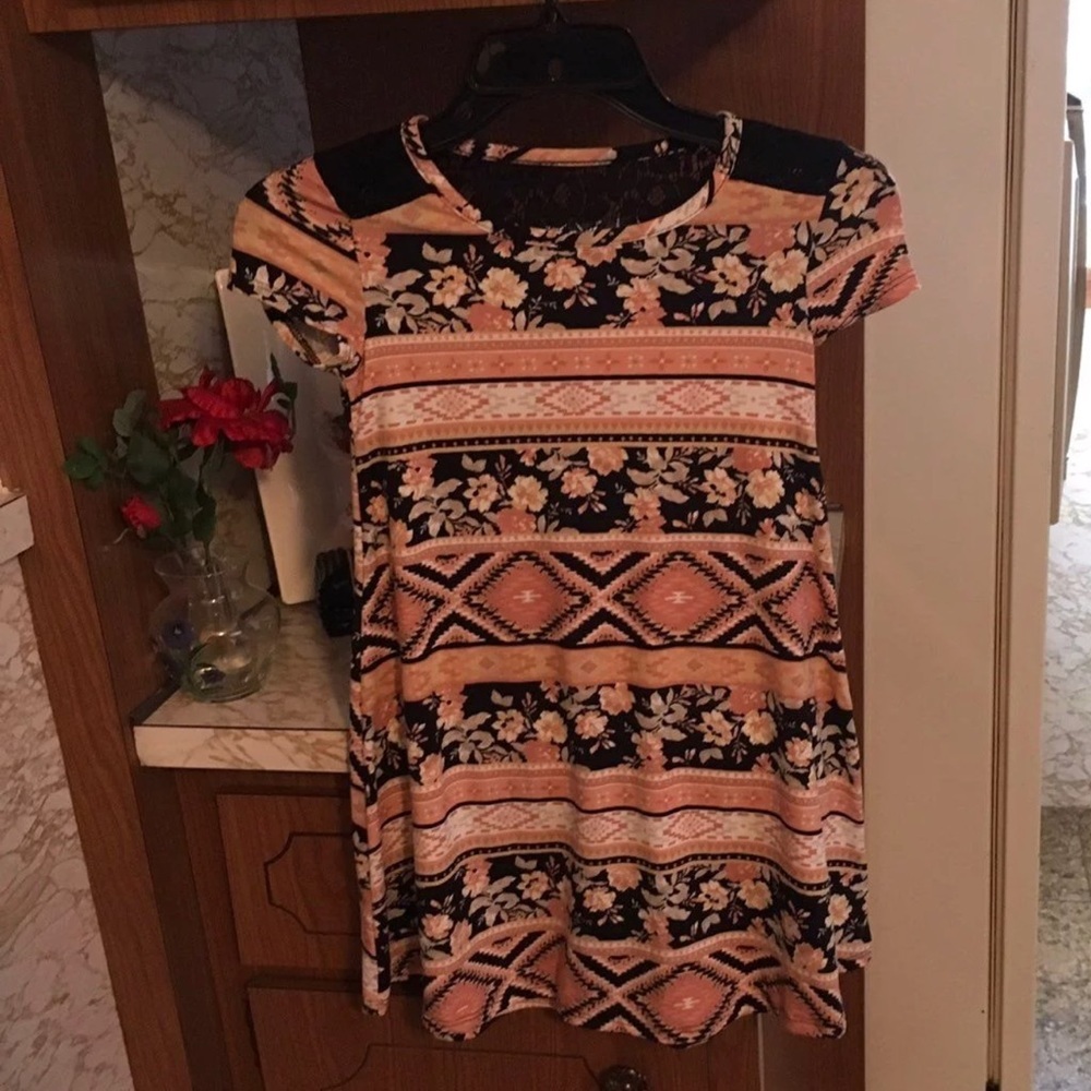 2x Host Pick🎊young girl’s top, Size 8